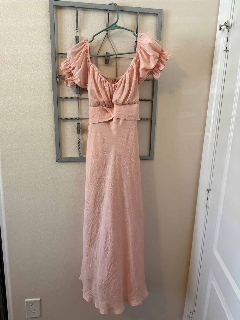 Saints + Secrets Size Medium Elegant Pink Maxi Dress with Puff Sleeves